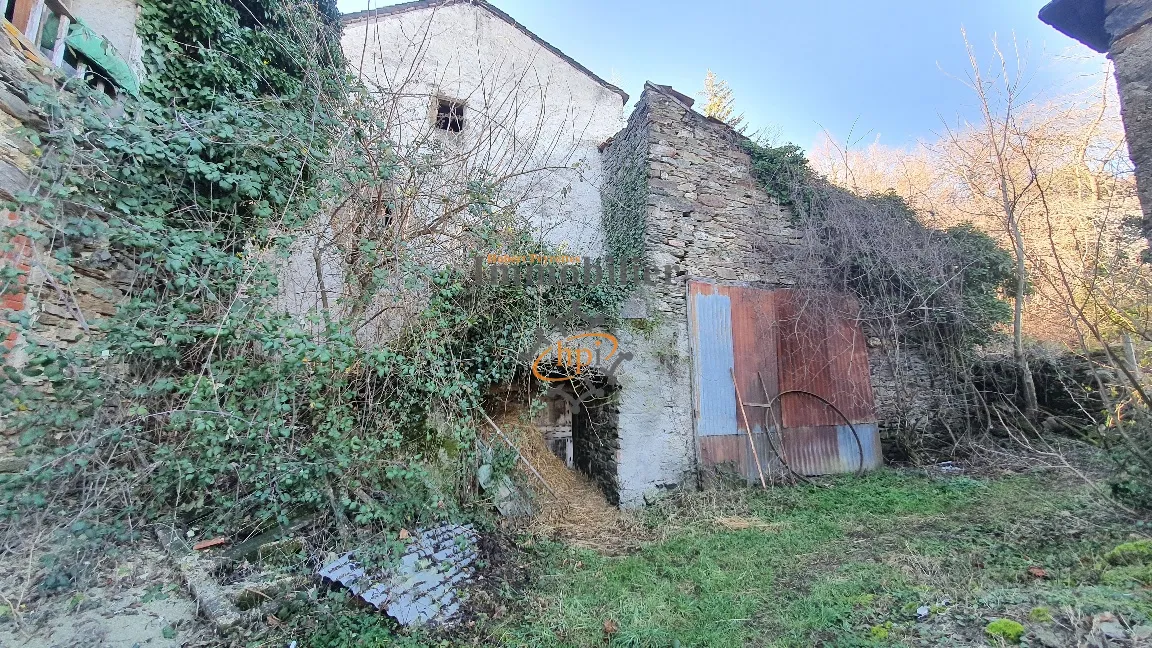 À vendre : maison de hameau à rénover à Gieussac 