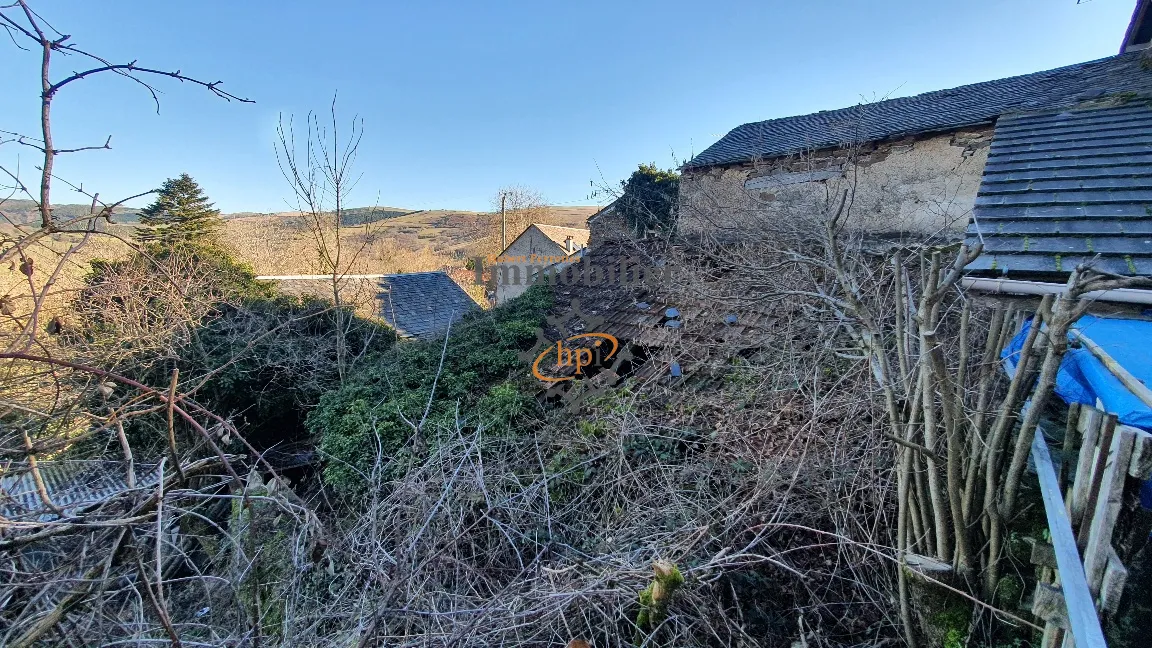 À vendre : maison de hameau à rénover à Gieussac 