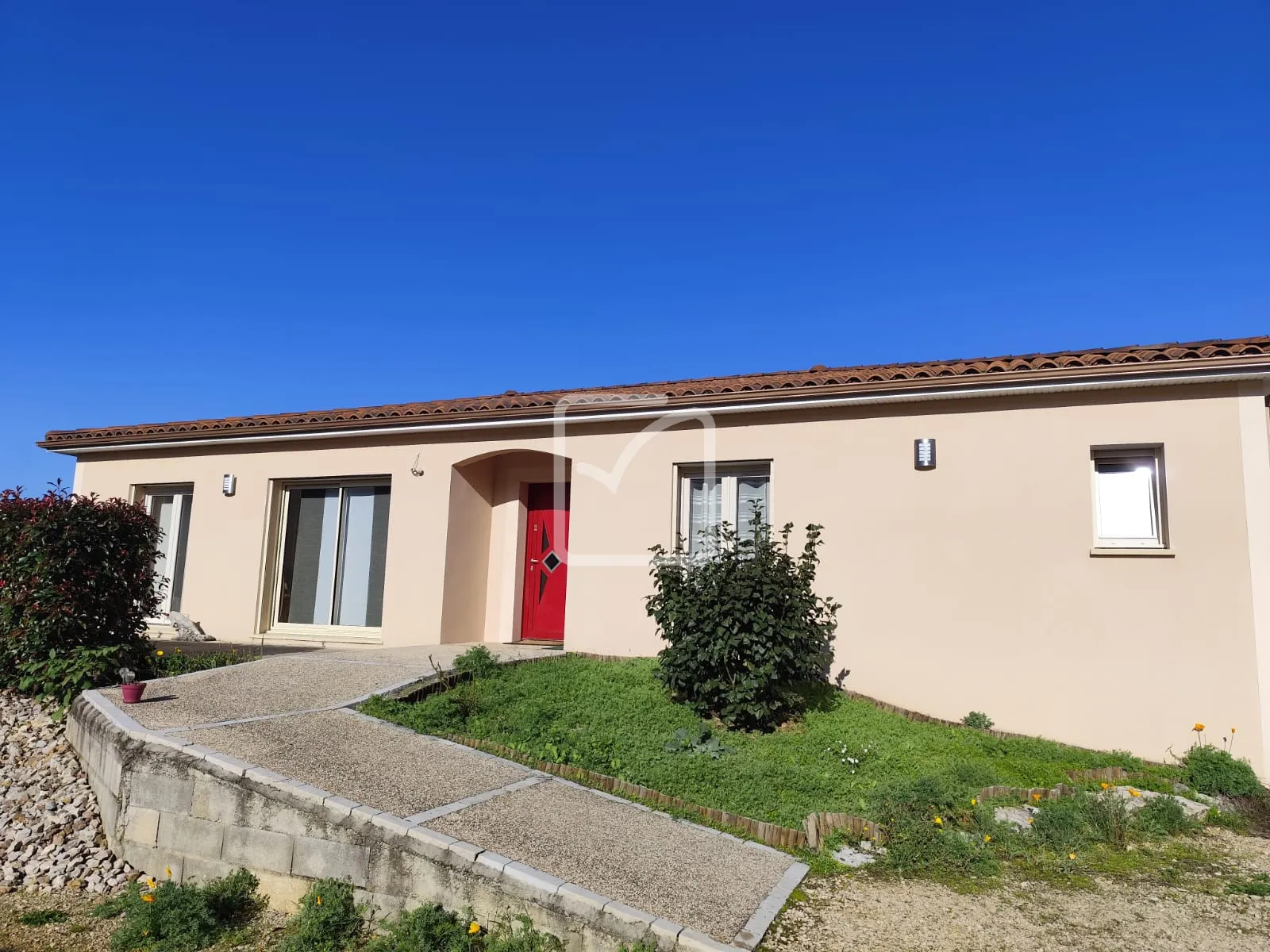 À vendre : jolie maison moderne avec 3 chambres à Biars sur Cère 