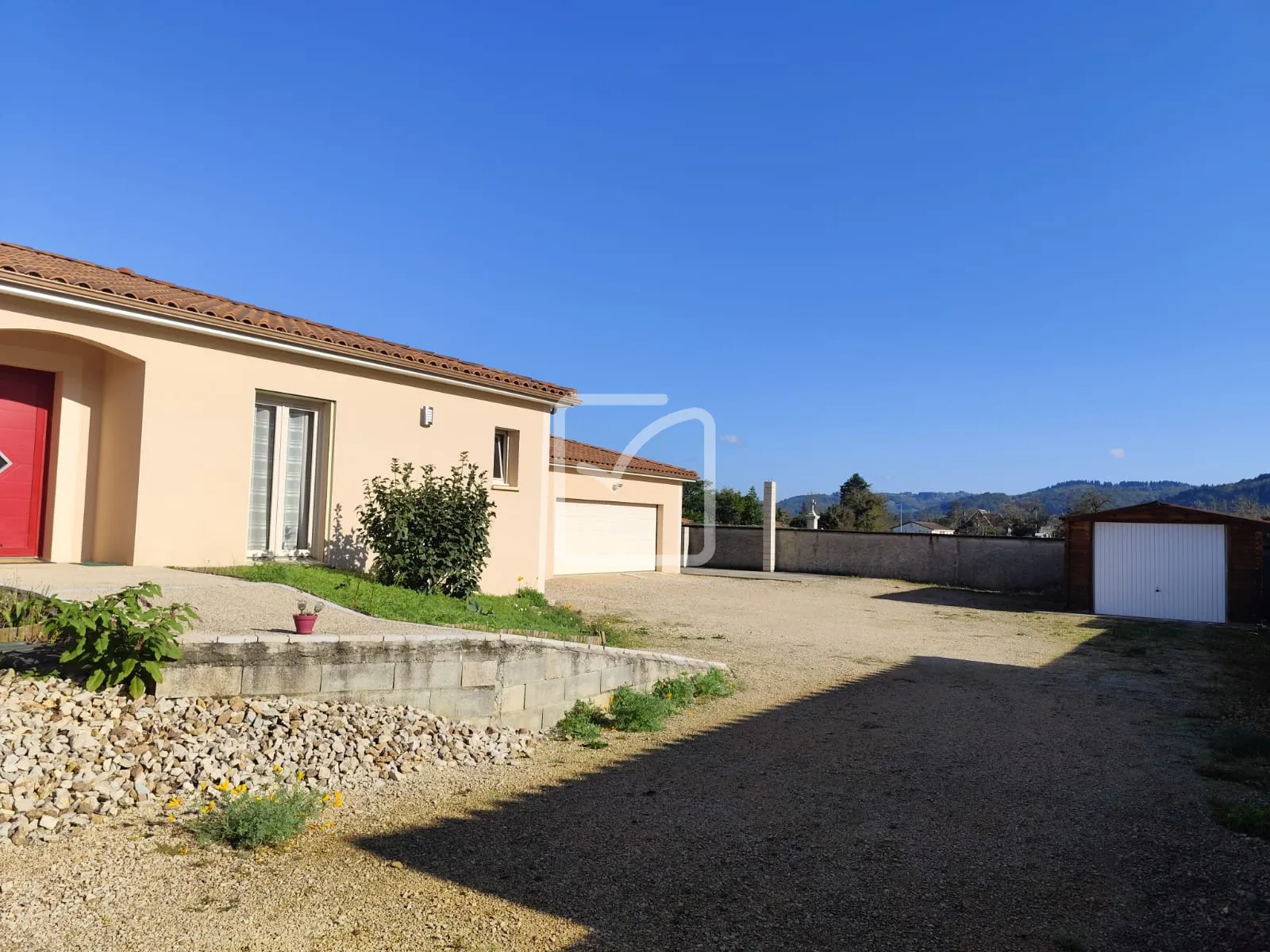 À vendre : jolie maison moderne avec 3 chambres à Biars sur Cère 