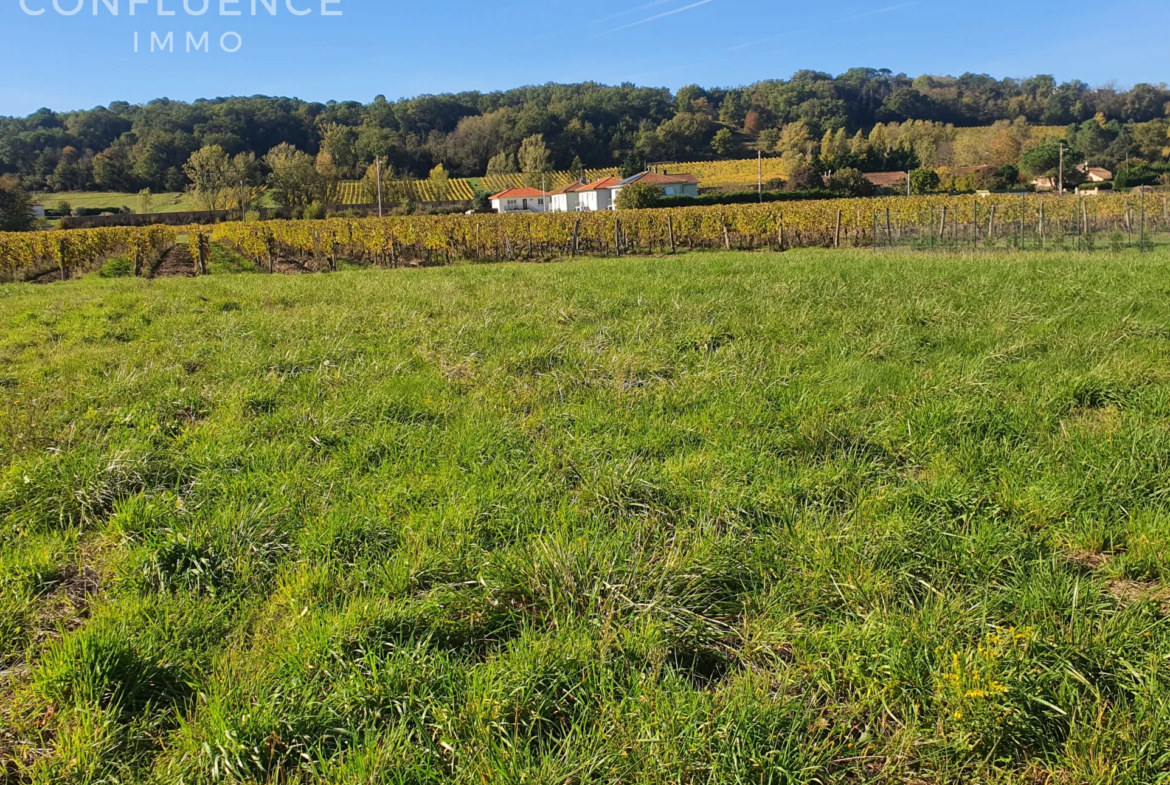 Terrain à bâtir de 1422 m² avec permis accordé à 5 min de Damazan 