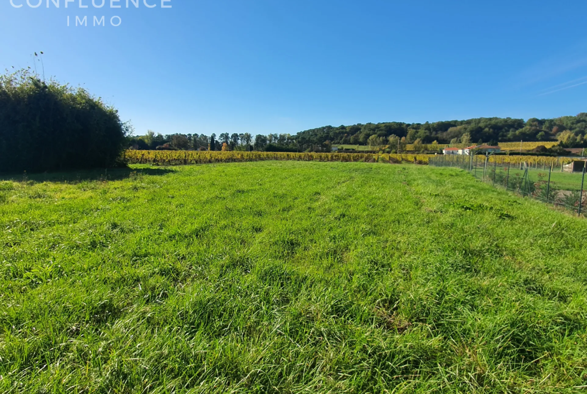 Terrain à bâtir de 1422 m² avec permis accordé à 5 min de Damazan 