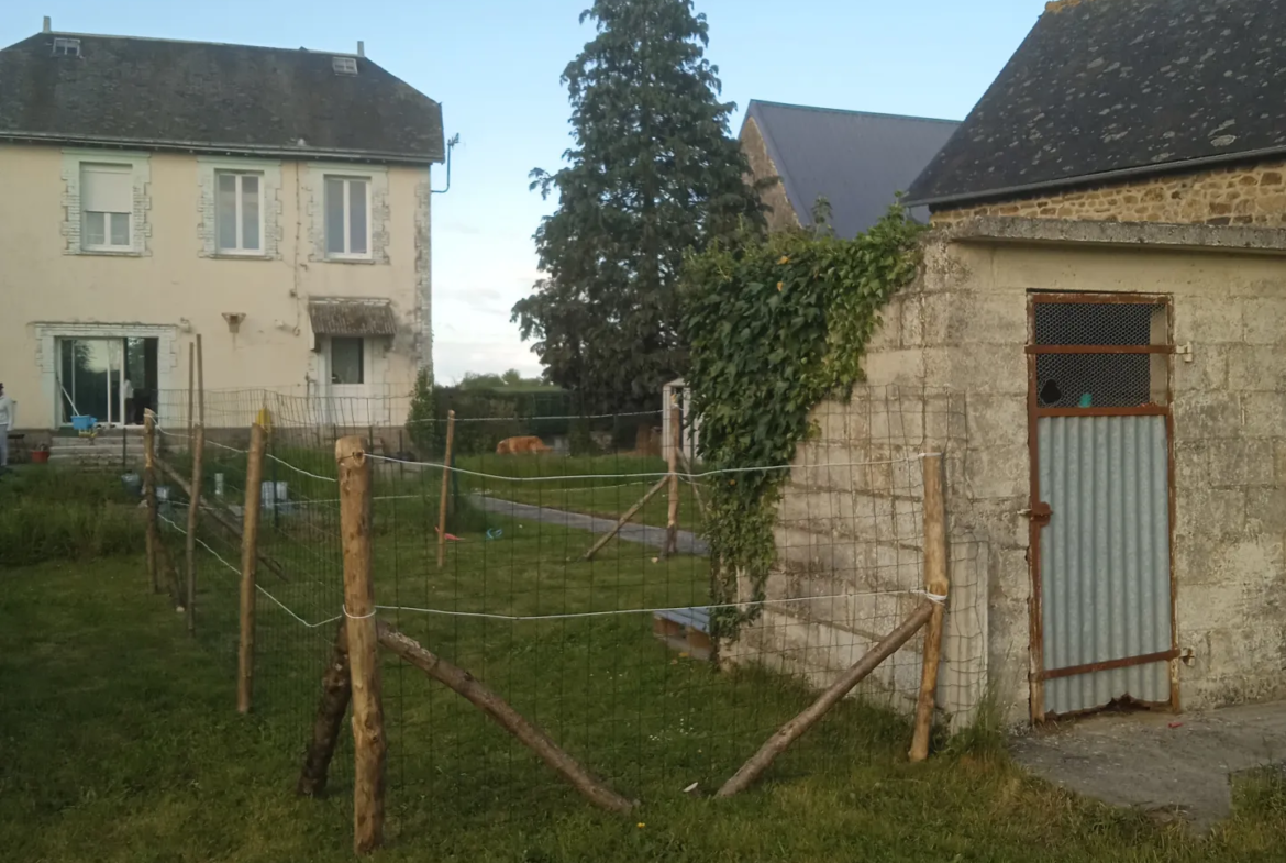 Maison à vendre à Courcite - 87 m² avec 3 chambres et terrain 