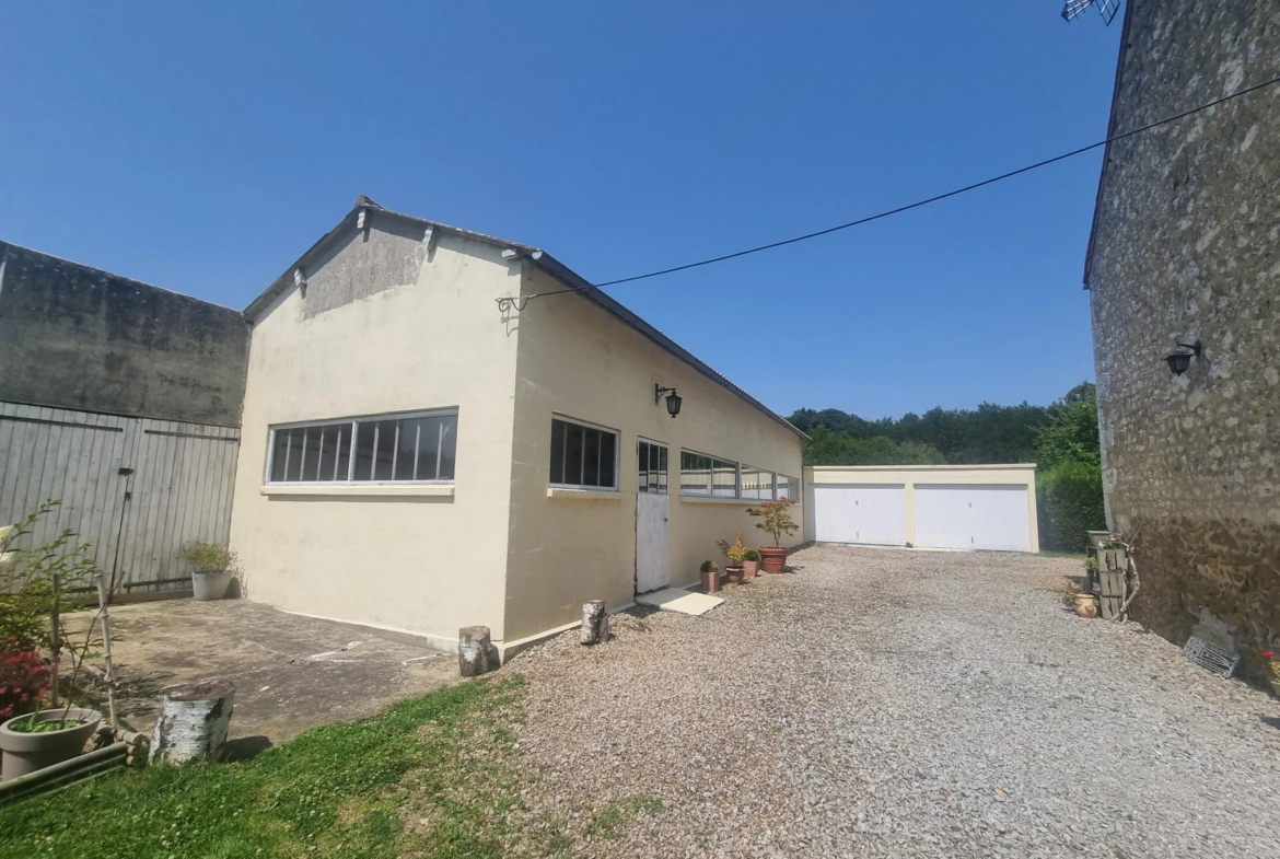 Maison de 126 m² à vendre à Mortagne-au-Perche sur 3500 m² de terrain 