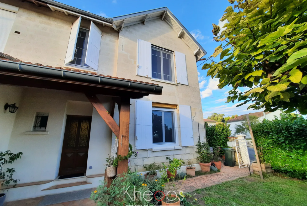 Maison mitoyenne à vendre à La Réole avec garage et jardin 