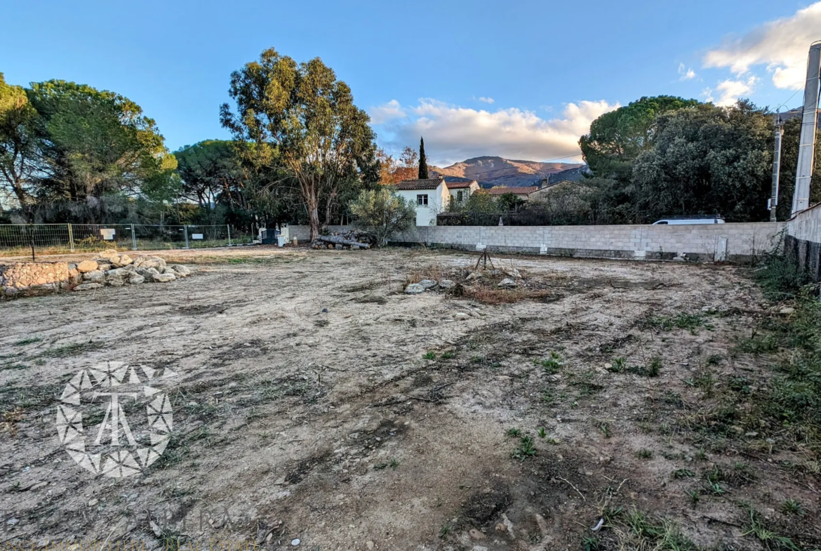 Terrain constructible avec vue sur les Albères à Laroque des Albères 