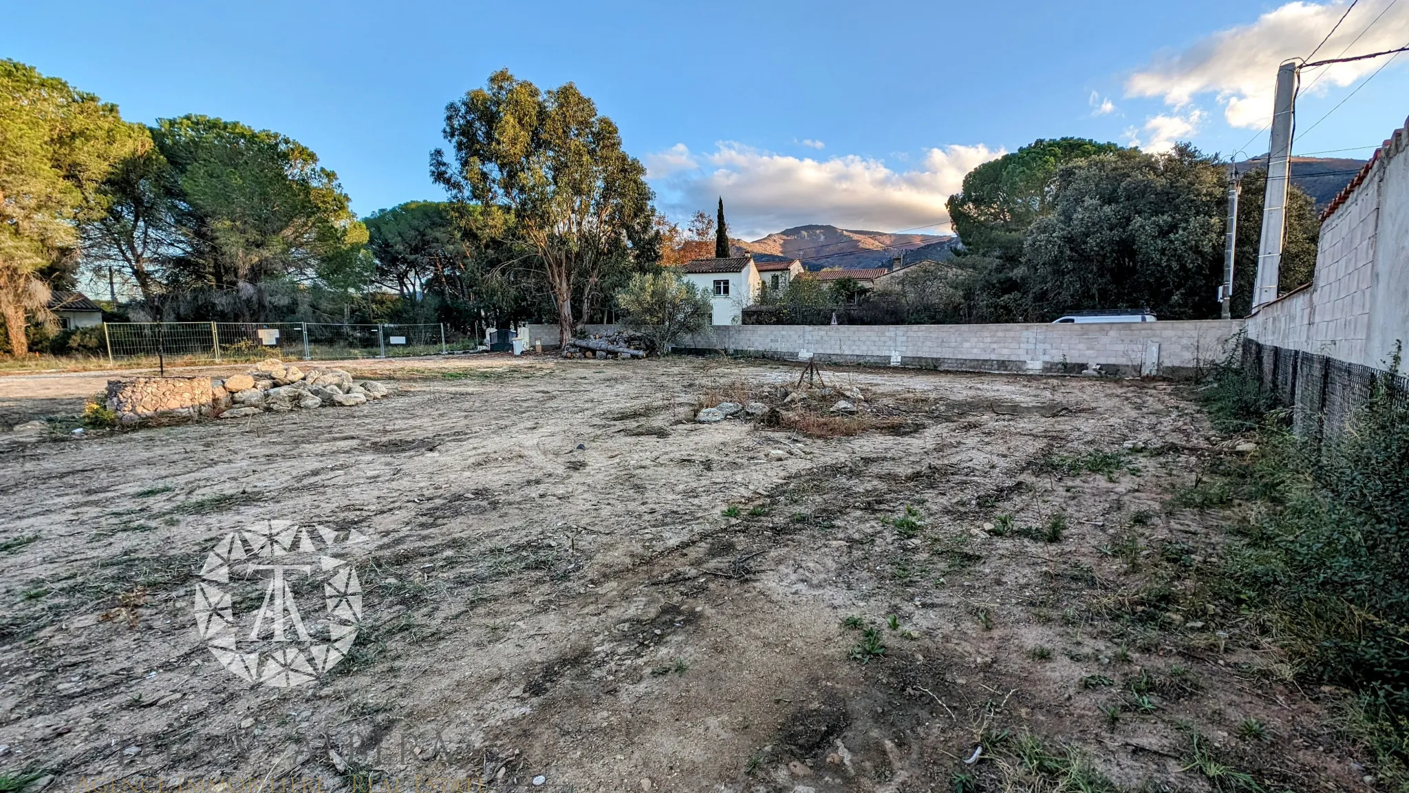 Terrain constructible avec vue sur les Albères à Laroque des Albères 