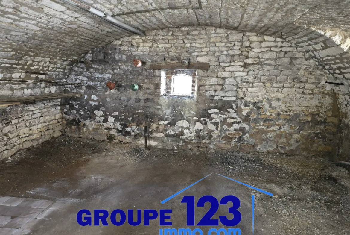 Maison à rénover avec dépendance à Guerchy - 4 chambres 