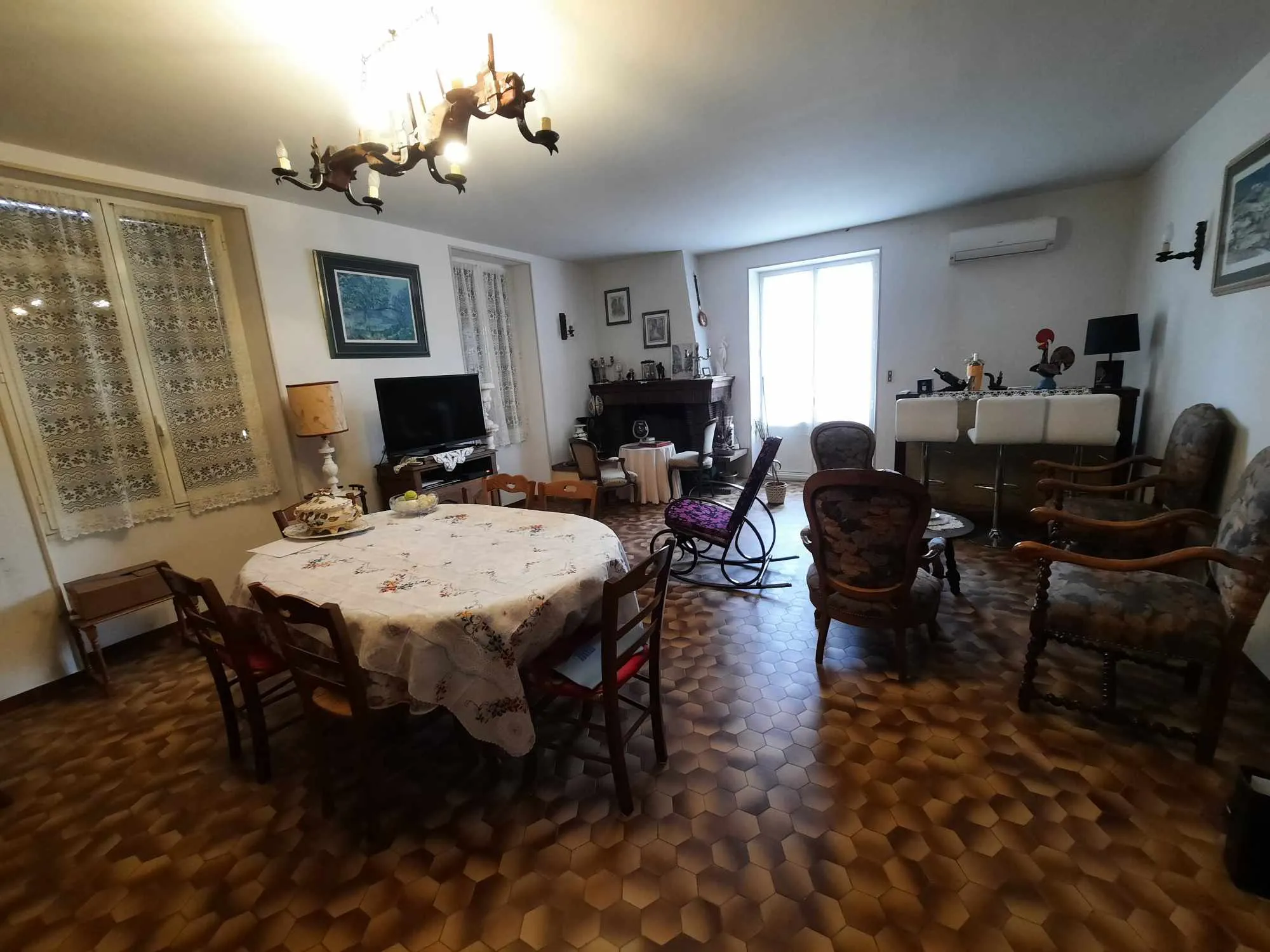 Maison spacieuse à vendre à Fumel avec jardin et dépendances 