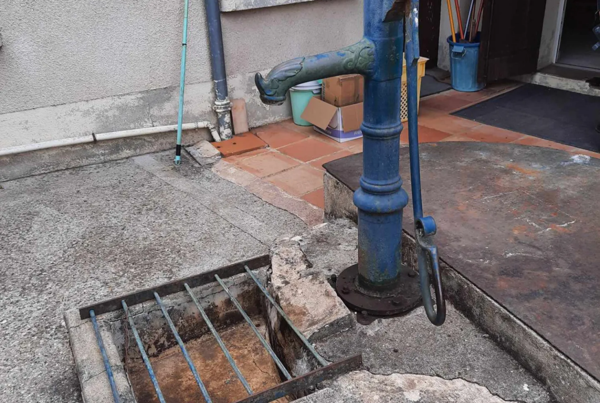 Maison spacieuse à vendre à Fumel avec jardin et dépendances 