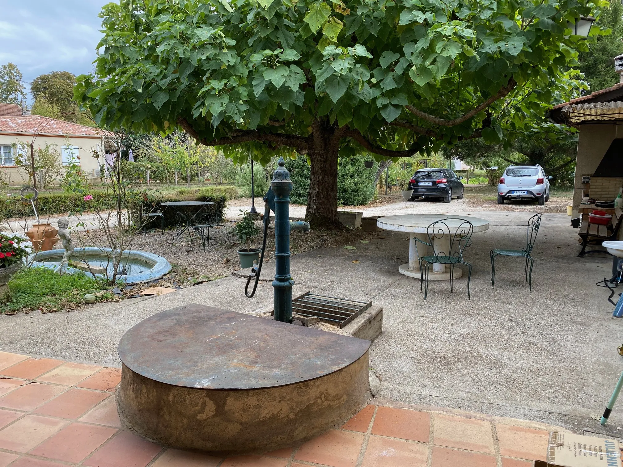 Maison spacieuse à vendre à Fumel avec jardin et dépendances 