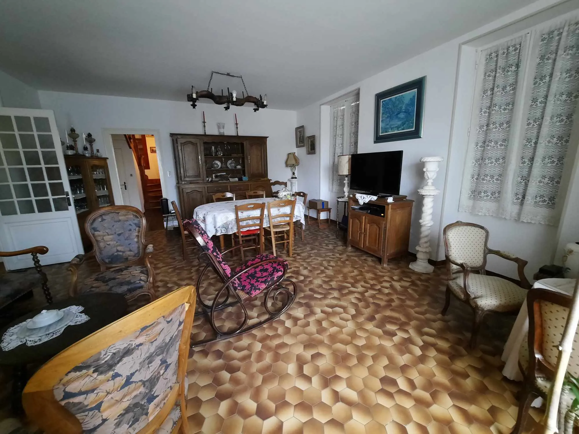 Maison spacieuse à vendre à Fumel avec jardin et dépendances 