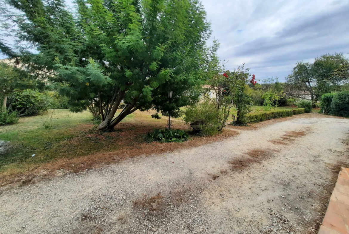 Maison spacieuse à vendre à Fumel avec jardin et dépendances 