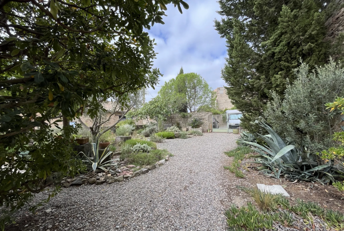 Maison de caractère à Argens-Minervois avec grand jardin 