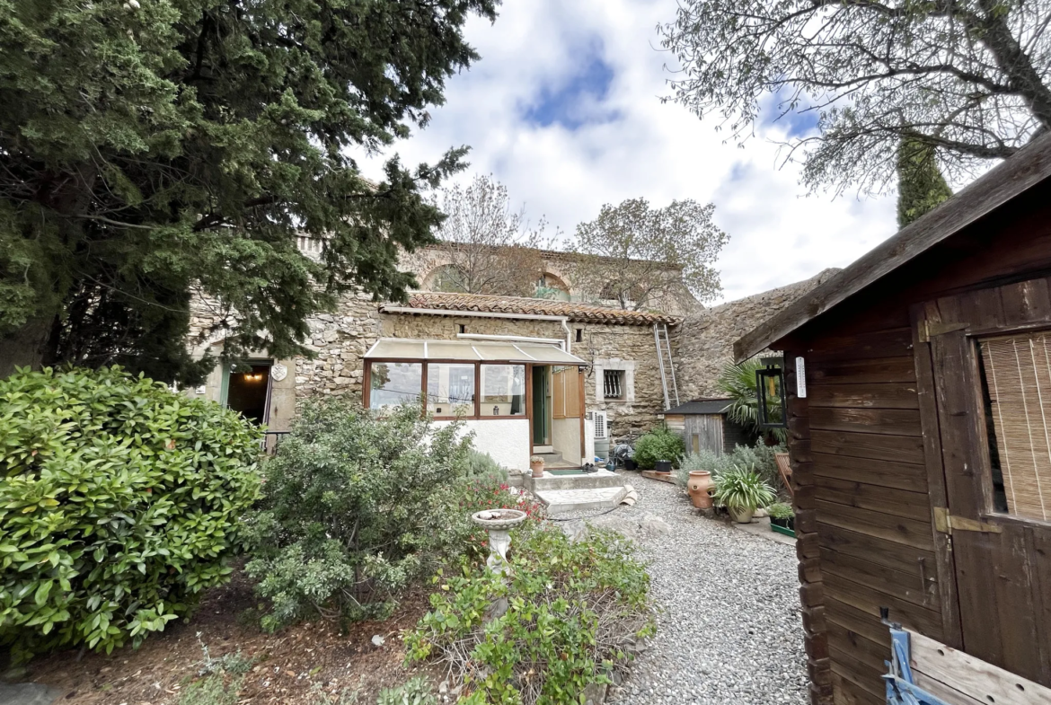 Maison de caractère à Argens-Minervois avec grand jardin 