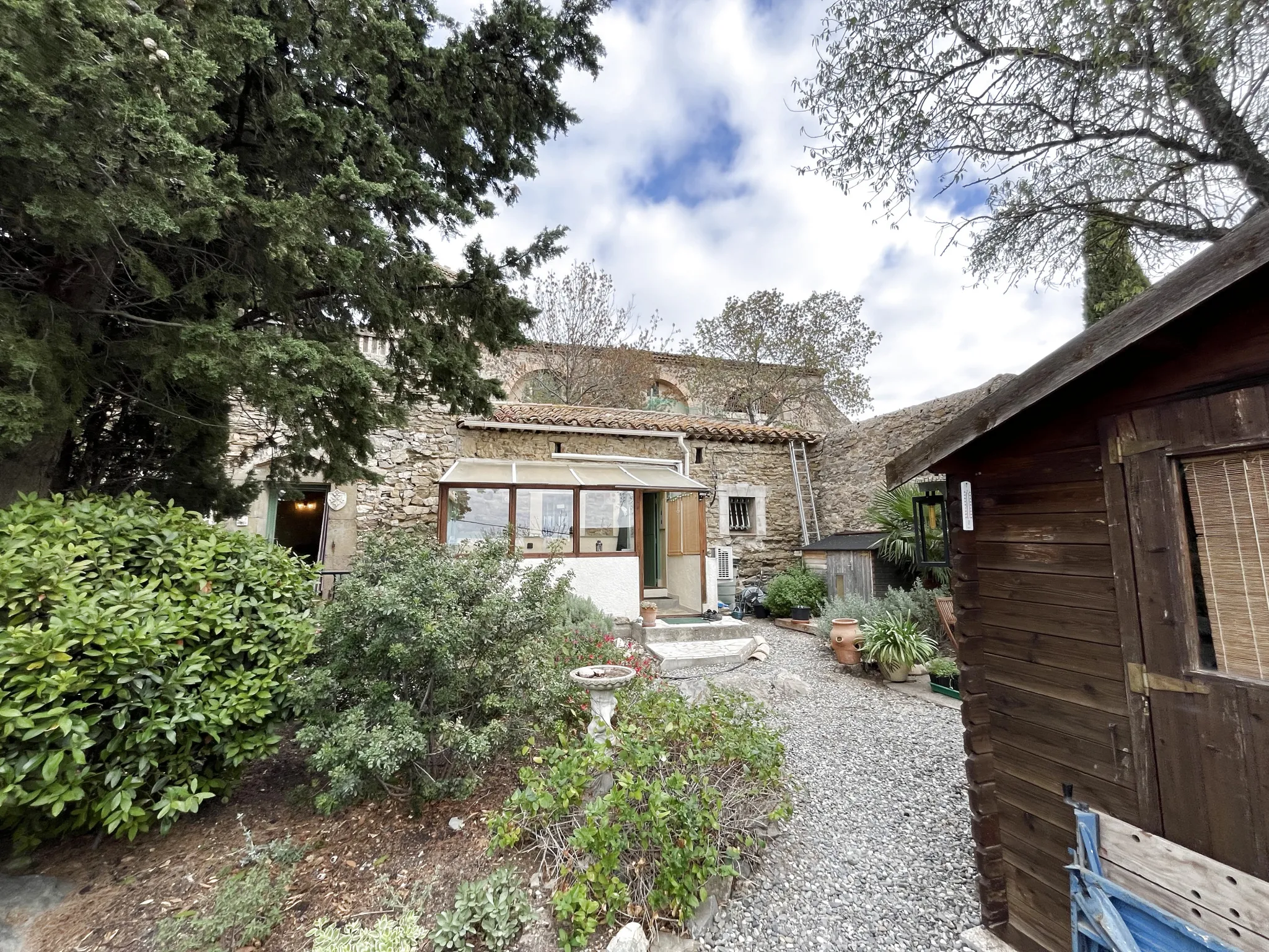 Maison de caractère à Argens-Minervois avec grand jardin 