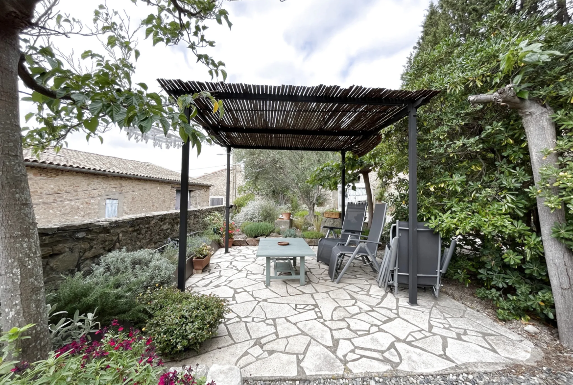 Maison de caractère à Argens-Minervois avec grand jardin 