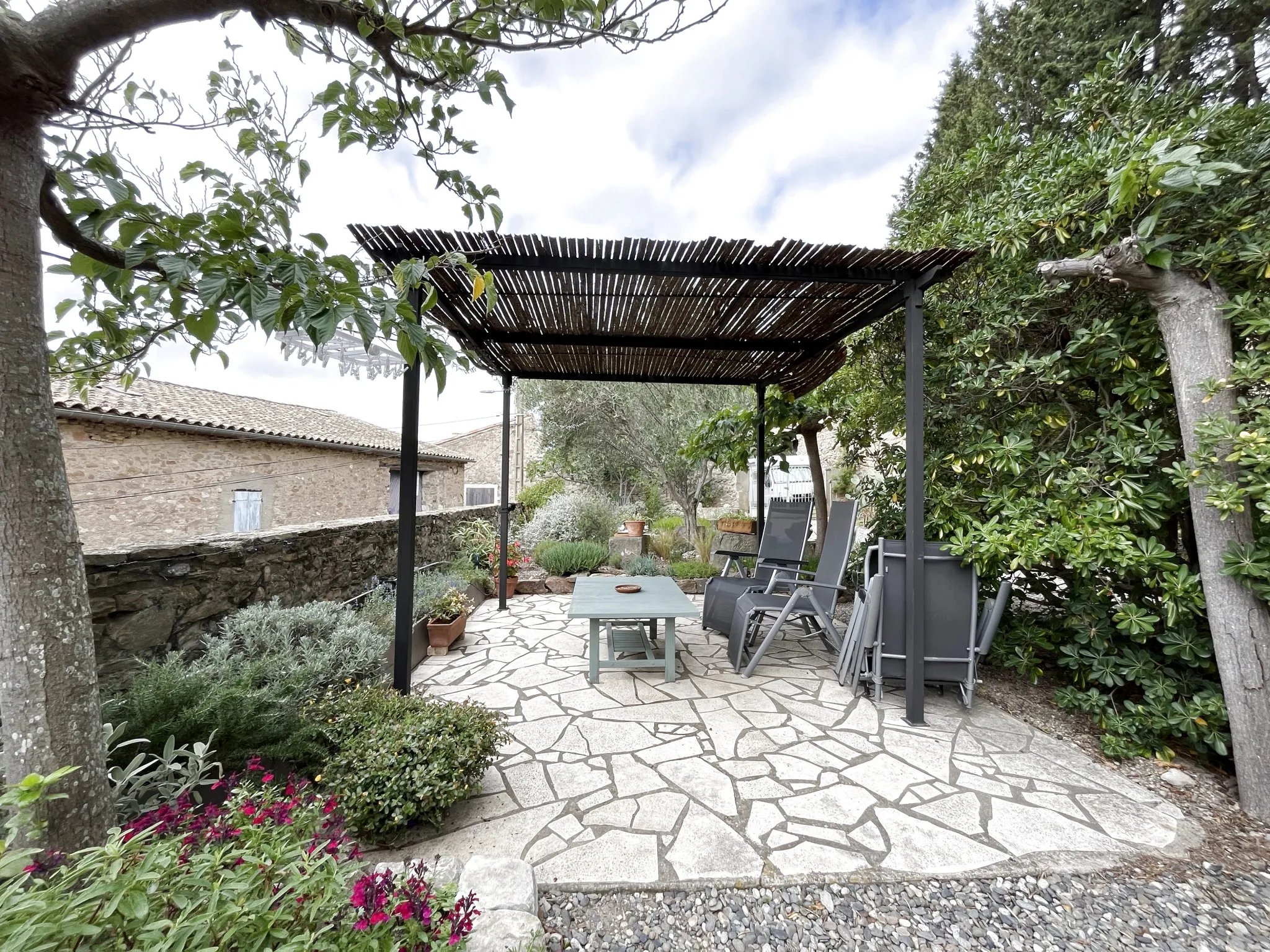 Maison de caractère à Argens-Minervois avec grand jardin 