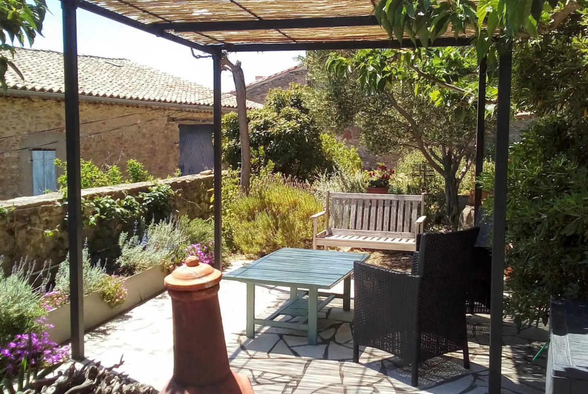 Maison de caractère à Argens-Minervois avec grand jardin 