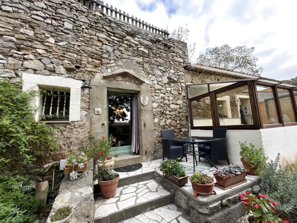 Maison de caractère à Argens-Minervois avec grand jardin