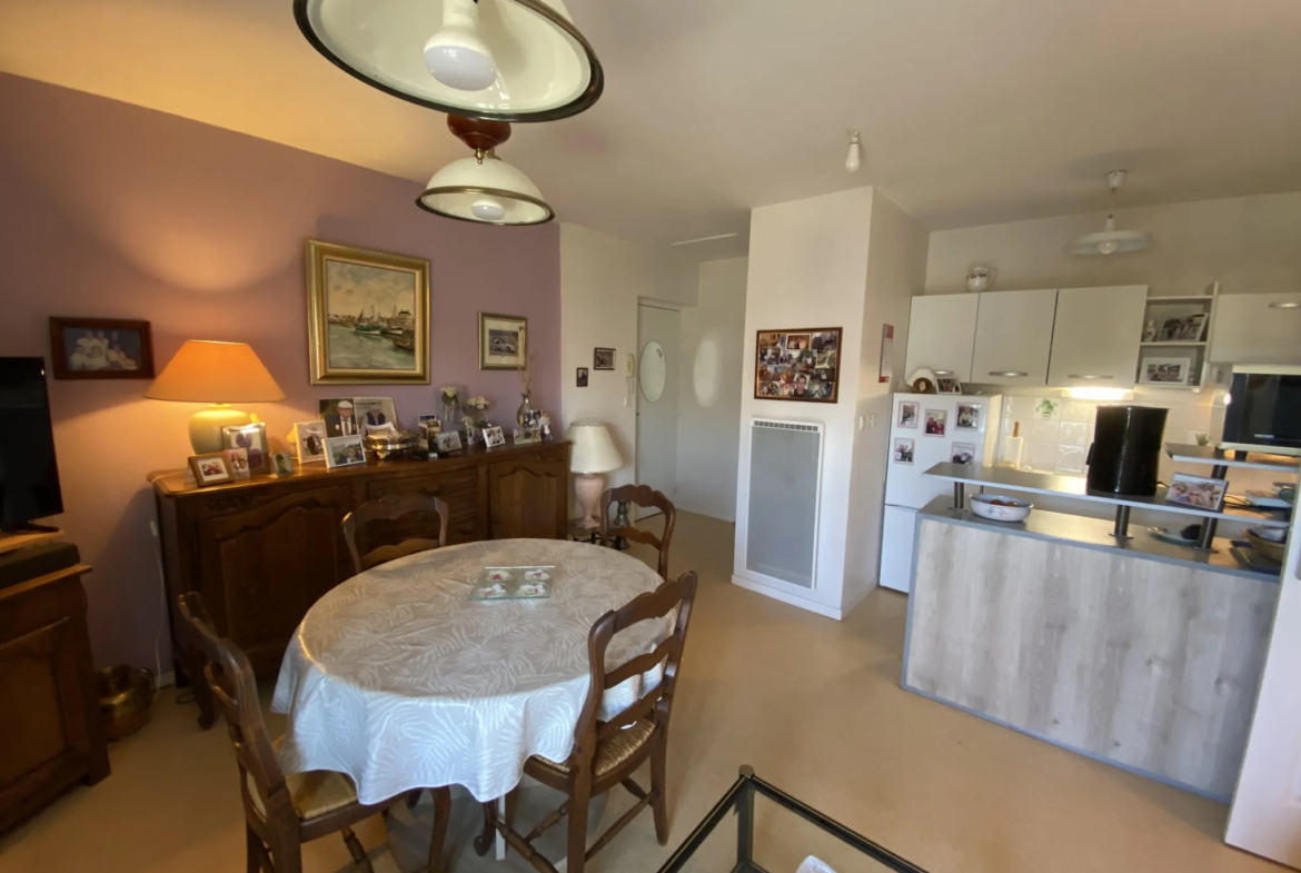 À vendre : Appartement F3 à Grandcamp Maisy avec grand balcon et garage 