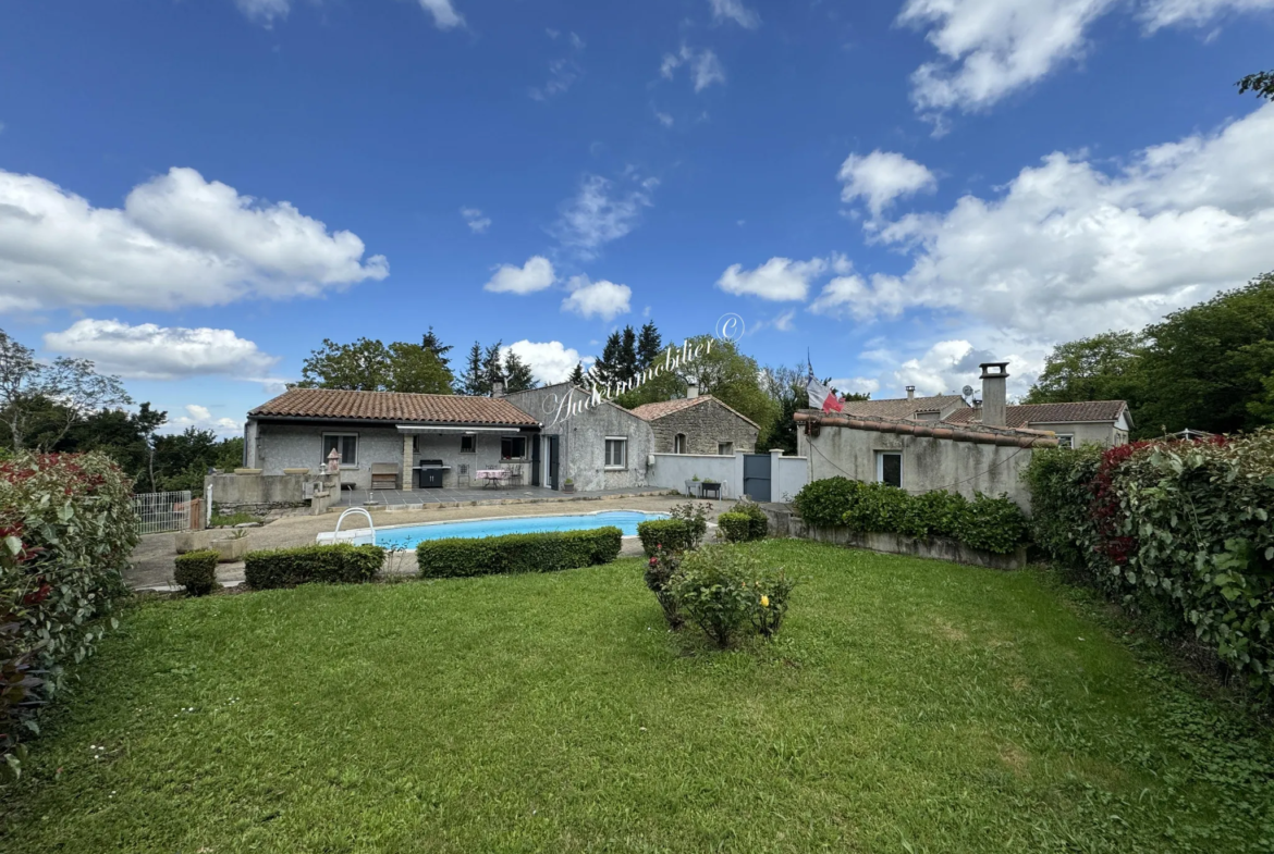 Maison avec jardin, piscine et dépendance à Limoux 