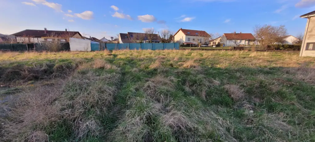 Terrain à bâtir à Folschviller - 851 m²