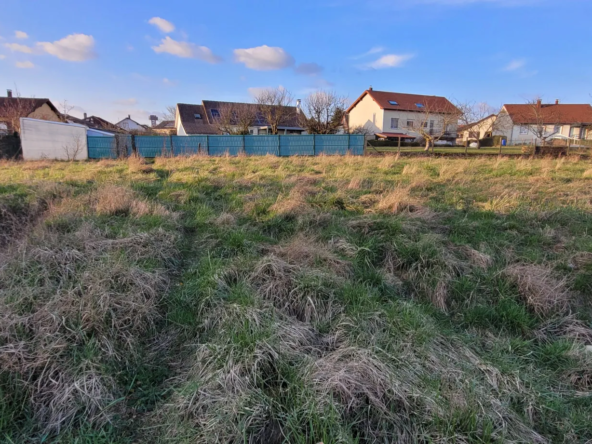 Terrain à bâtir à Folschviller - 851 m²