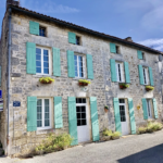 Maison charentaise en parfait état avec jardin de 1350 m² à vendre