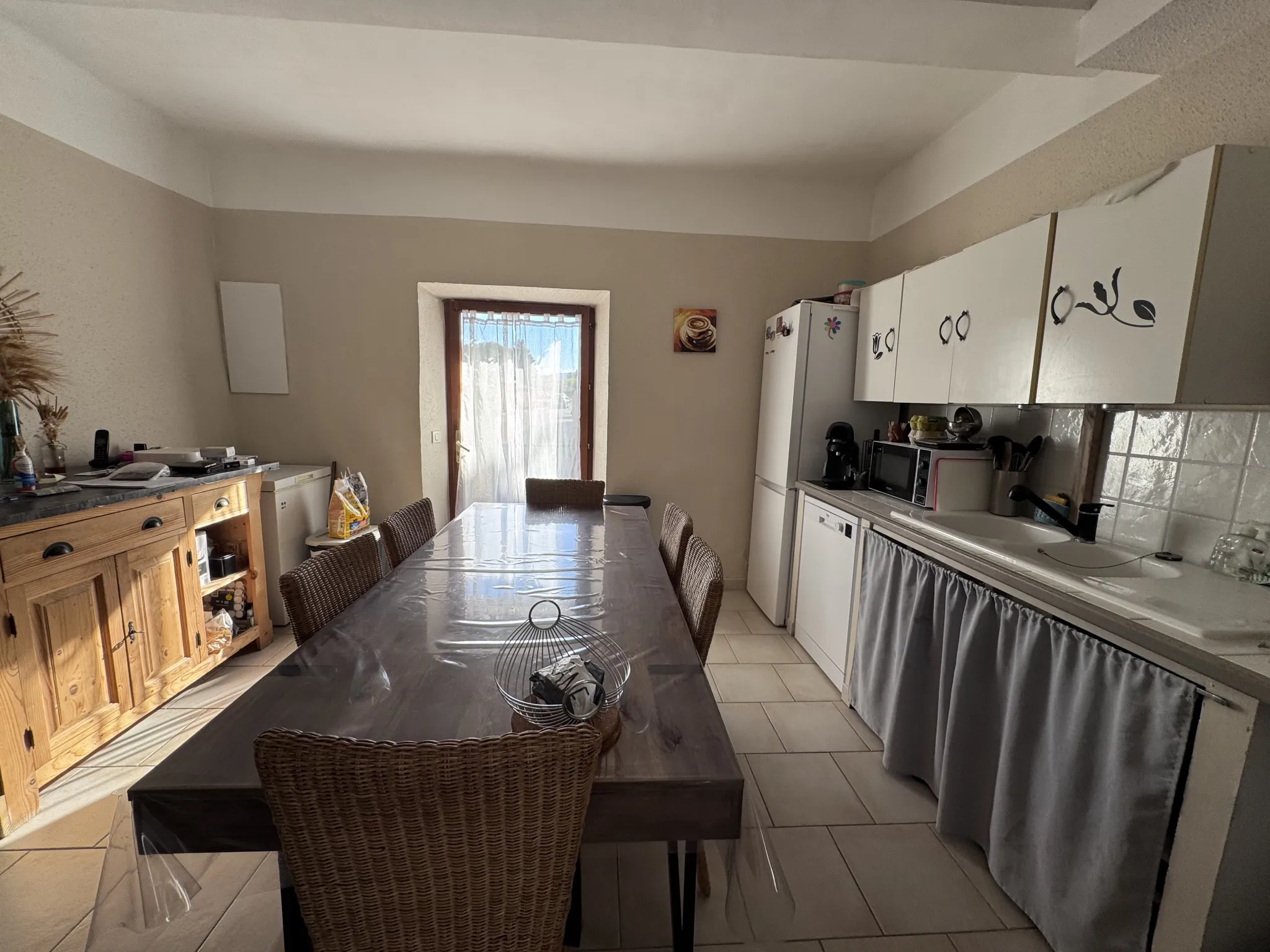 Immeuble avec 3 appartements à vendre à Peyrolles en Provence 