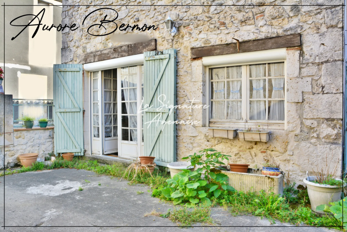 Maison de village en pierre de 113 m² avec cour et jardinet à Vianne 