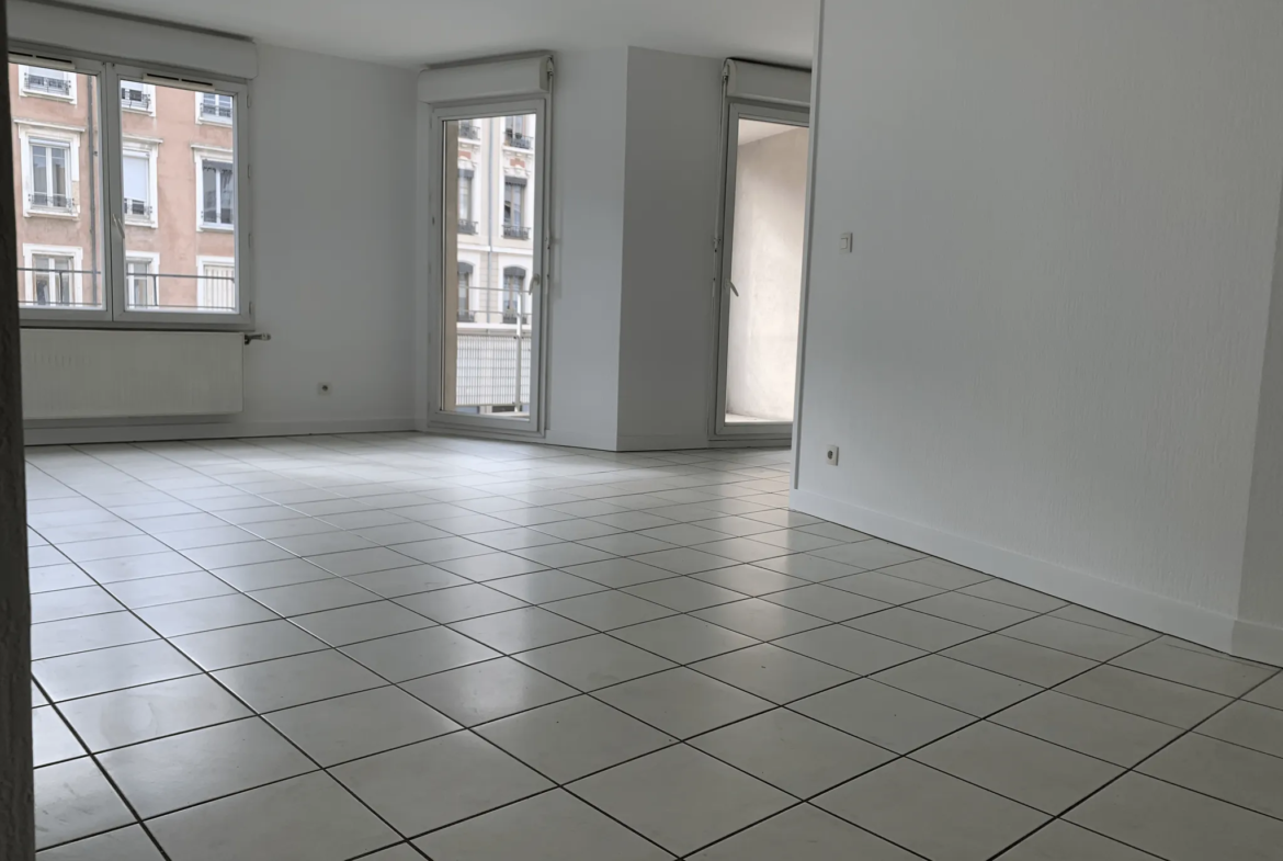 Appartement T3 de 69 m² avec balcon à Villeurbanne 