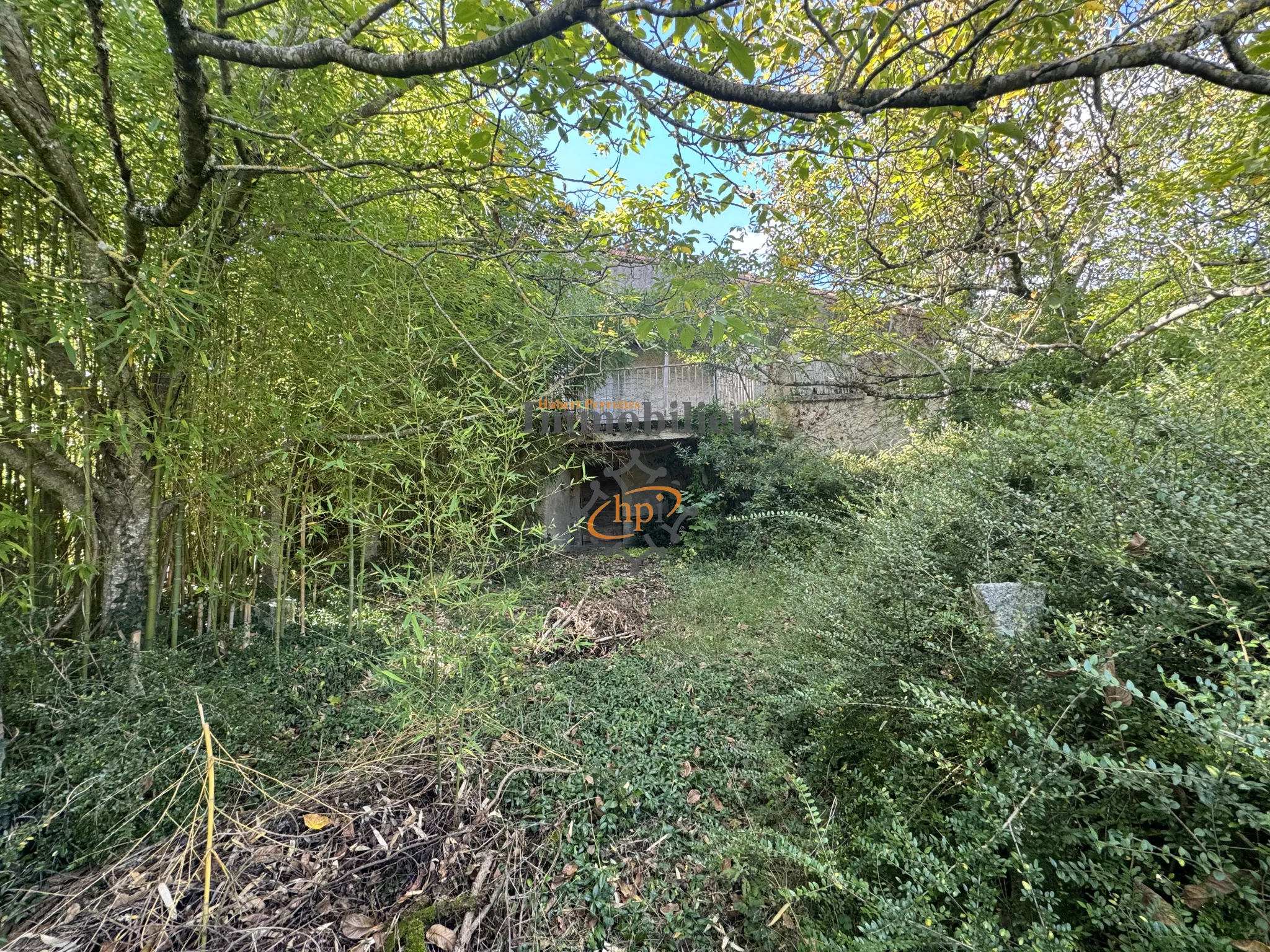 Terrain constructible avec maison de vigne à Saint-Affrique 