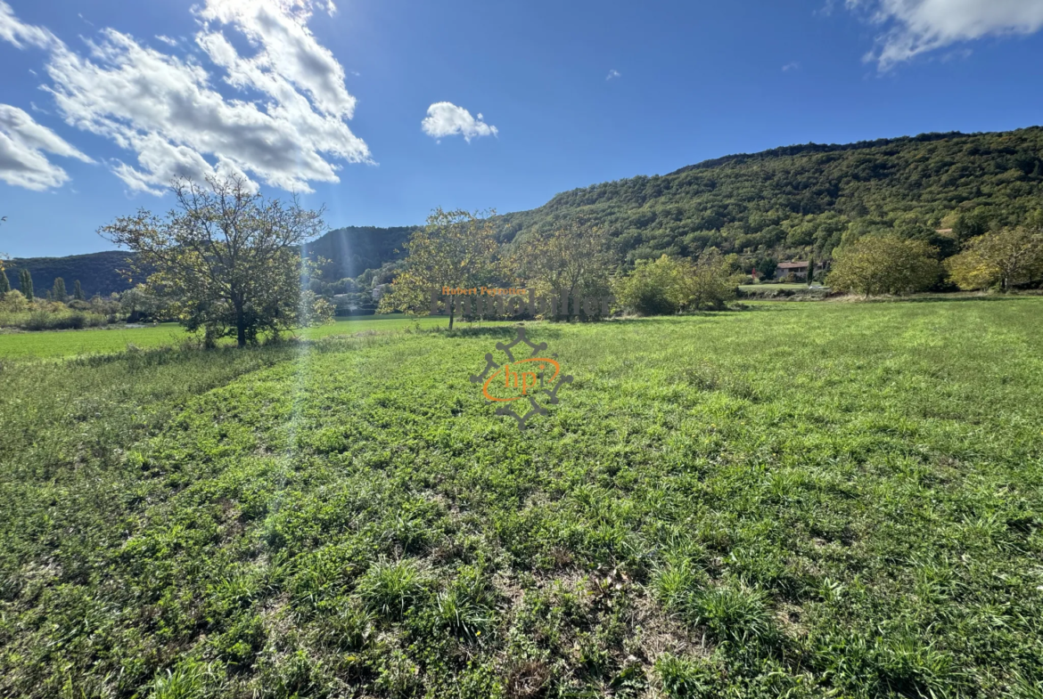 Terrain constructible avec maison de vigne à Saint-Affrique 