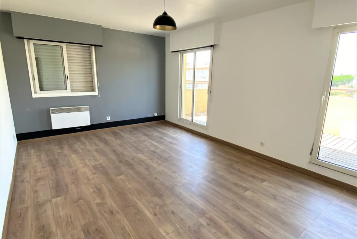 Appartement 2 pièces de 37,11 m² à Le Cannet avec terrasse en étage élevé 