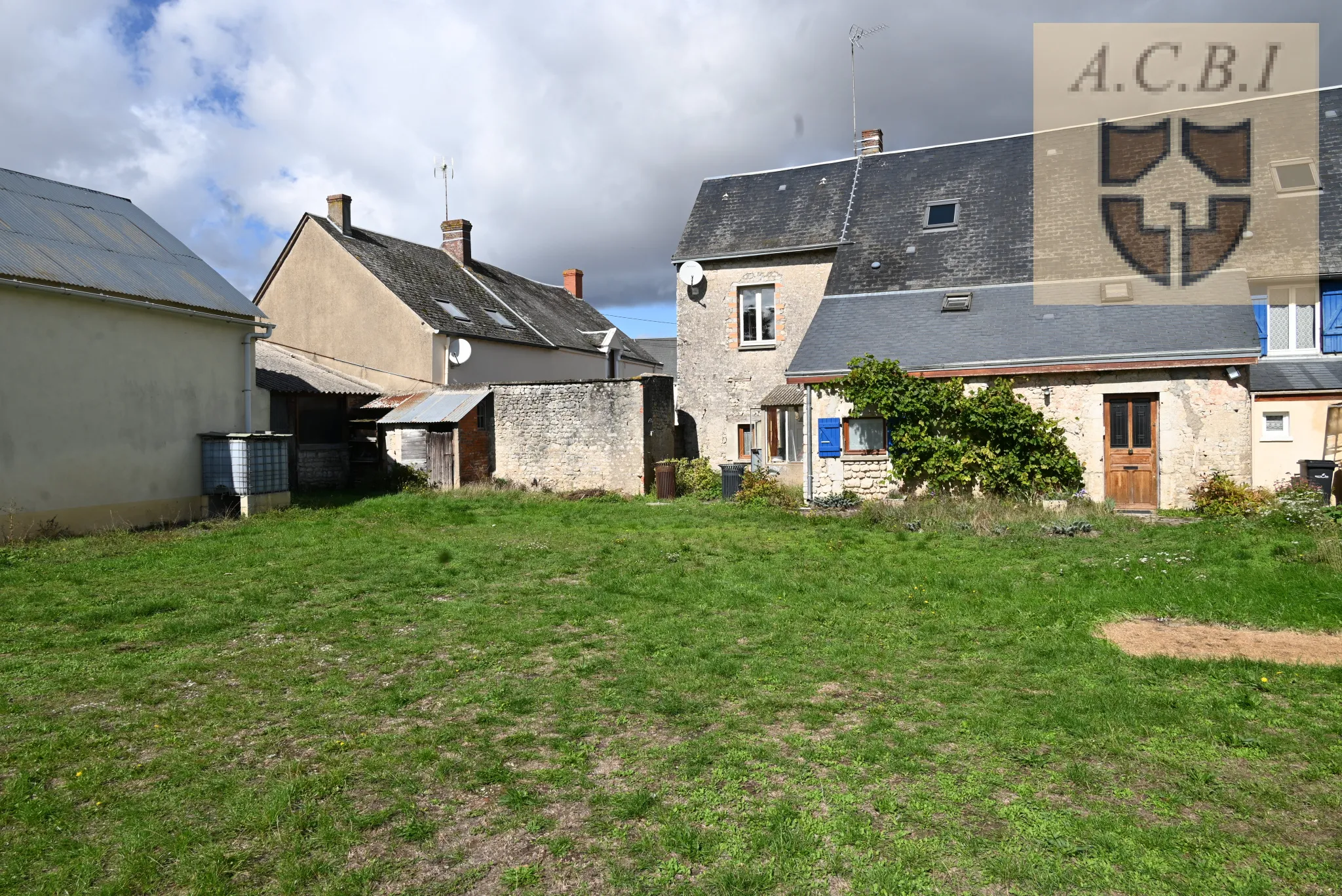 Immeuble de Rapport à Vendre à Châteaudun - Idéal Investisseur 