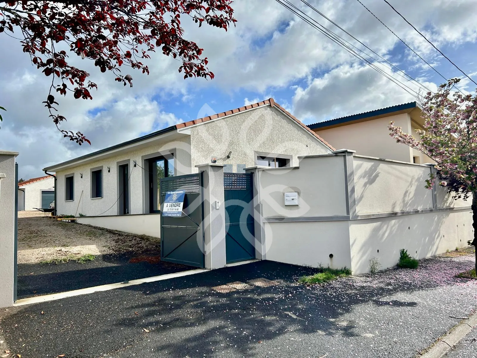 Maison de plain-pied moderne à vendre à Sainte-Florine 