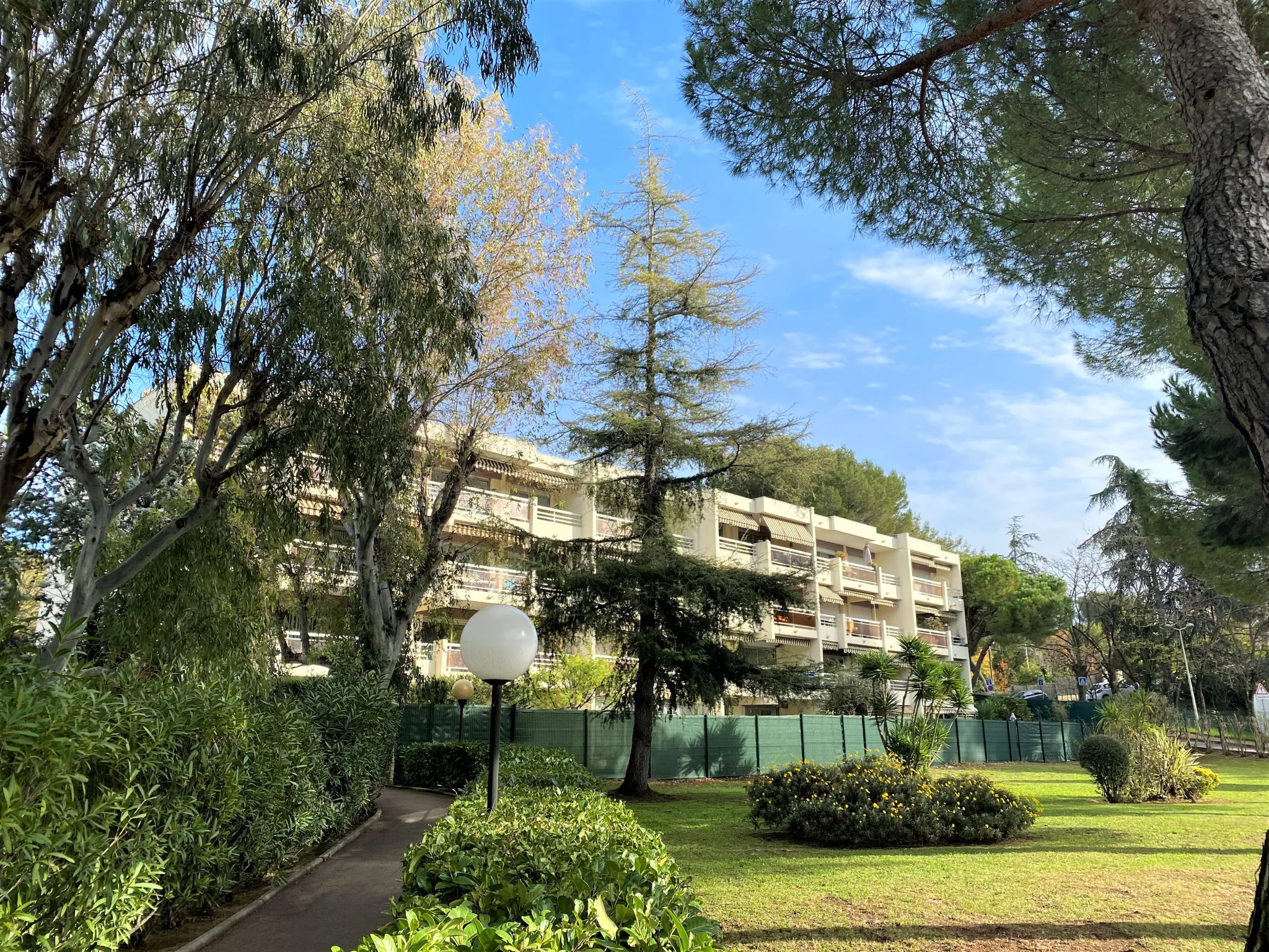 Studette à vendre à Le Cannet - 15,36 m² avec parking et cave 