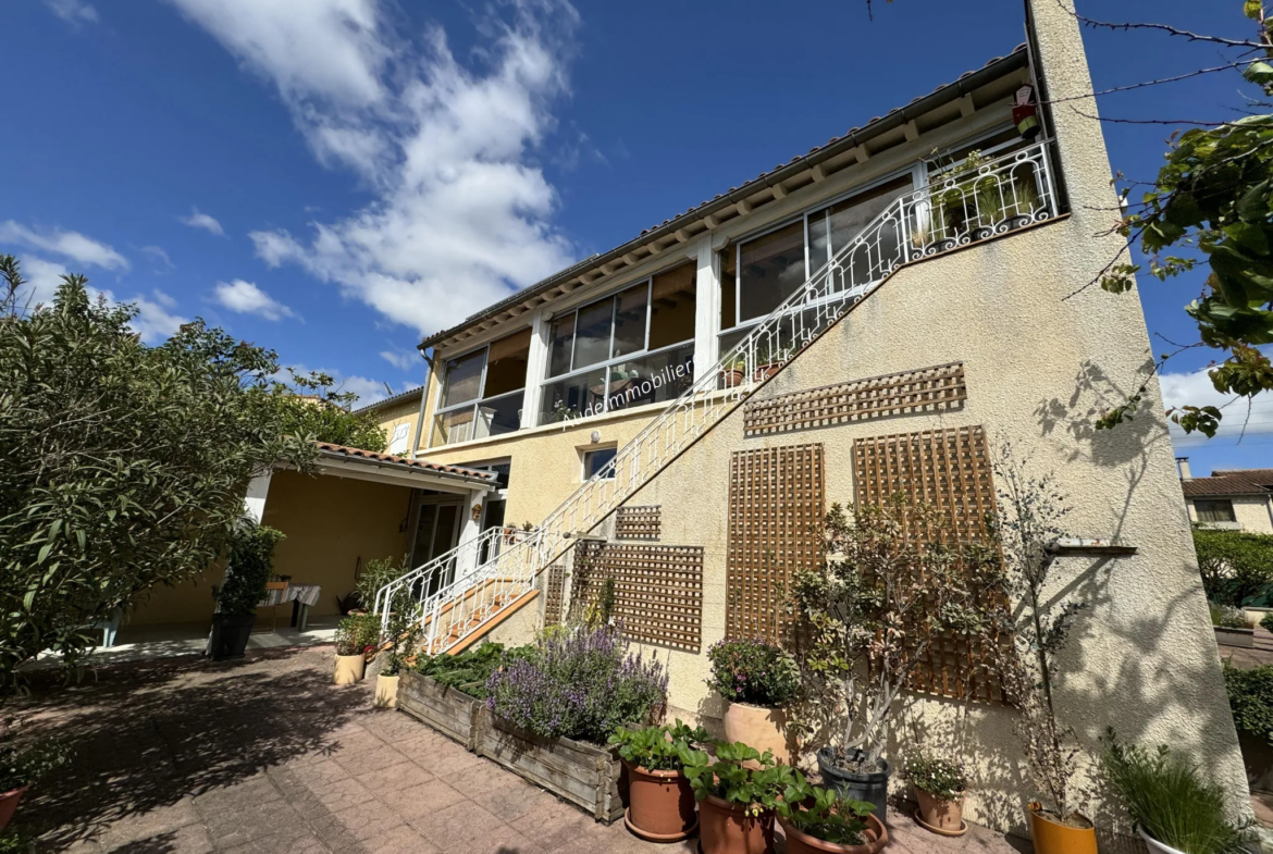 Maison Rénovée avec Vue Panoramique à Limoux 