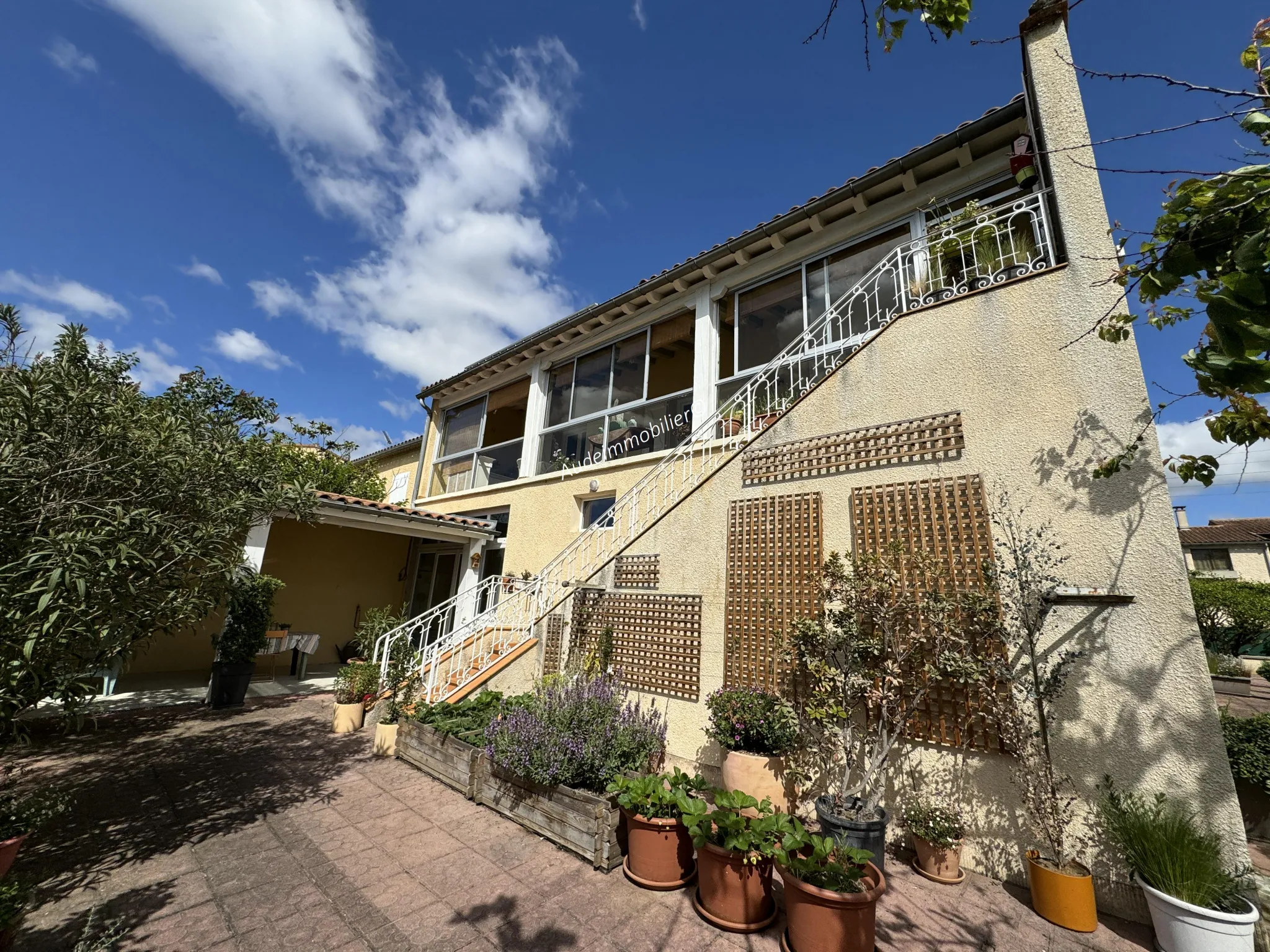 Maison Rénovée avec Vue Panoramique à Limoux 