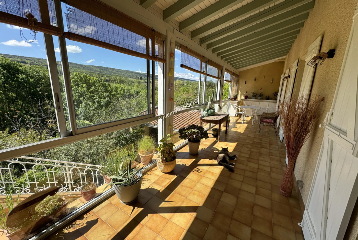 Maison Rénovée avec Vue Panoramique à Limoux 