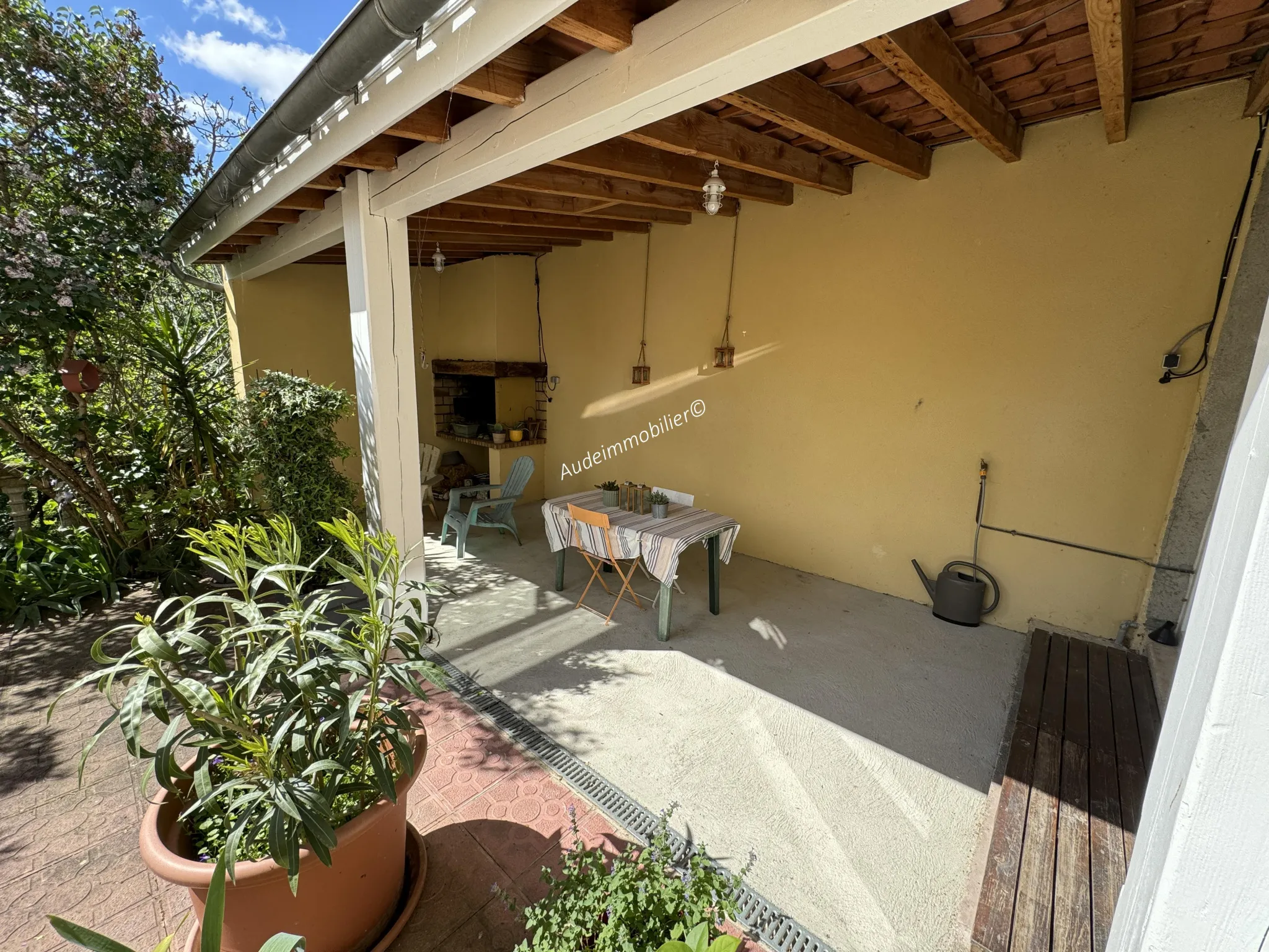 Maison Rénovée avec Vue Panoramique à Limoux 