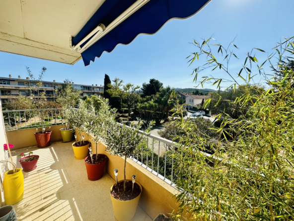 Bel appartement rénové à Six Fours les Plages avec balcon et parking