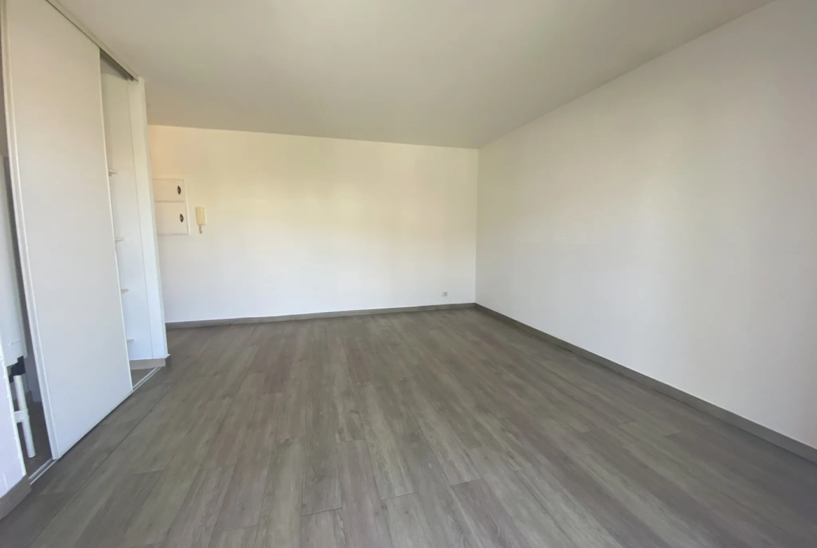 Studio à vendre à Le Cannet - 29,34 m² avec terrasse et parking 