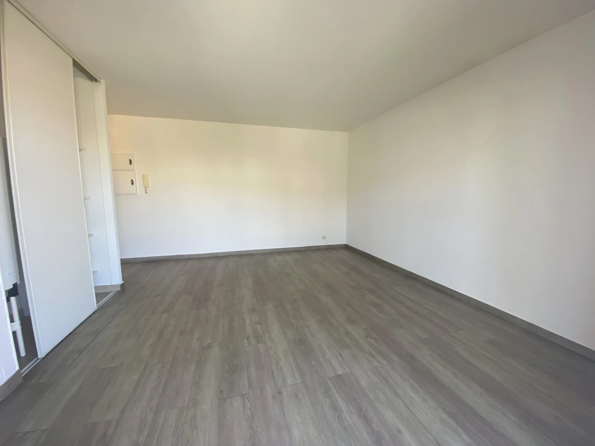 Studio à vendre à Le Cannet - 29,34 m² avec terrasse et parking 