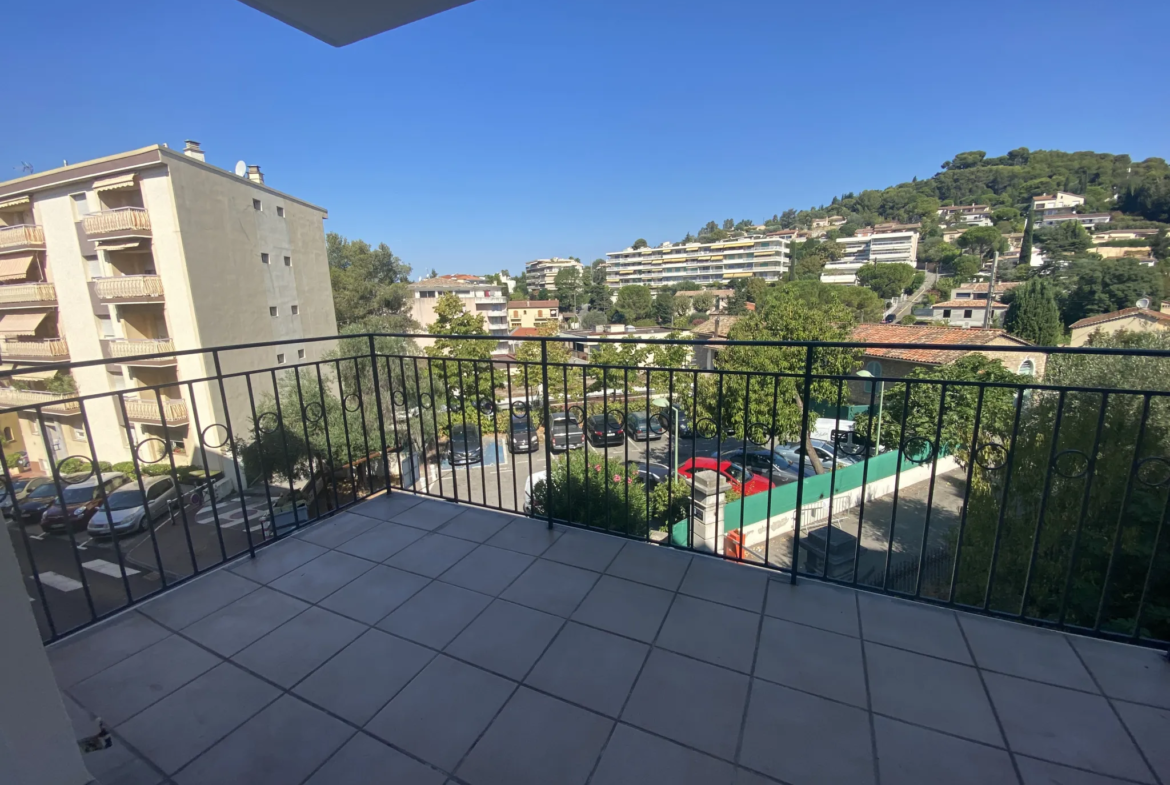 Studio à vendre à Le Cannet - 29,34 m² avec terrasse et parking 