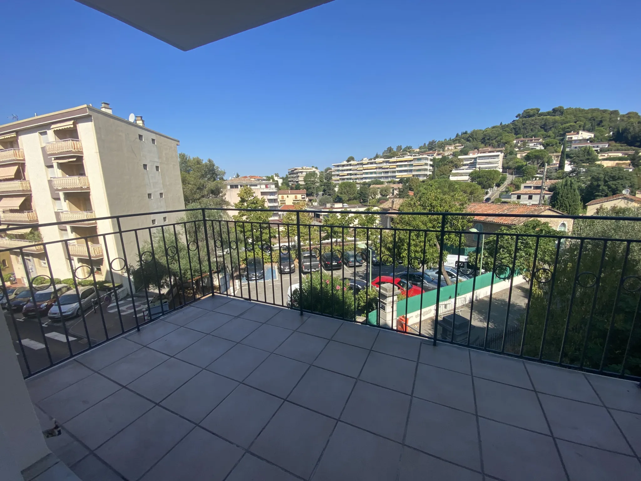 Studio à vendre à Le Cannet - 29,34 m² avec terrasse et parking 