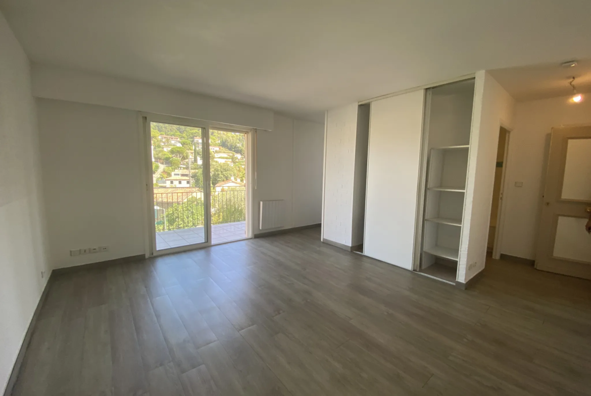 Studio à vendre à Le Cannet - 29,34 m² avec terrasse et parking 