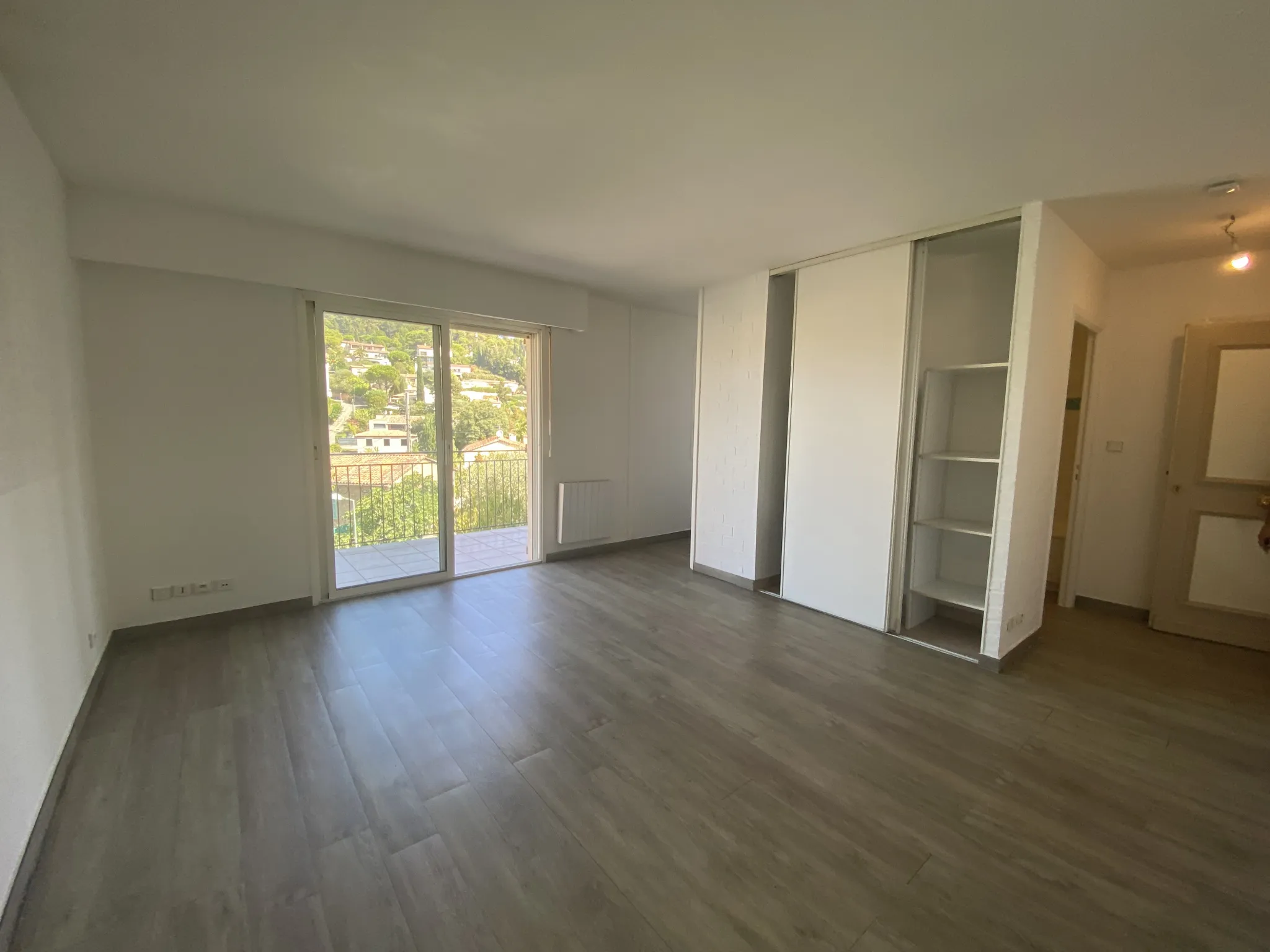 Studio à vendre à Le Cannet - 29,34 m² avec terrasse et parking 