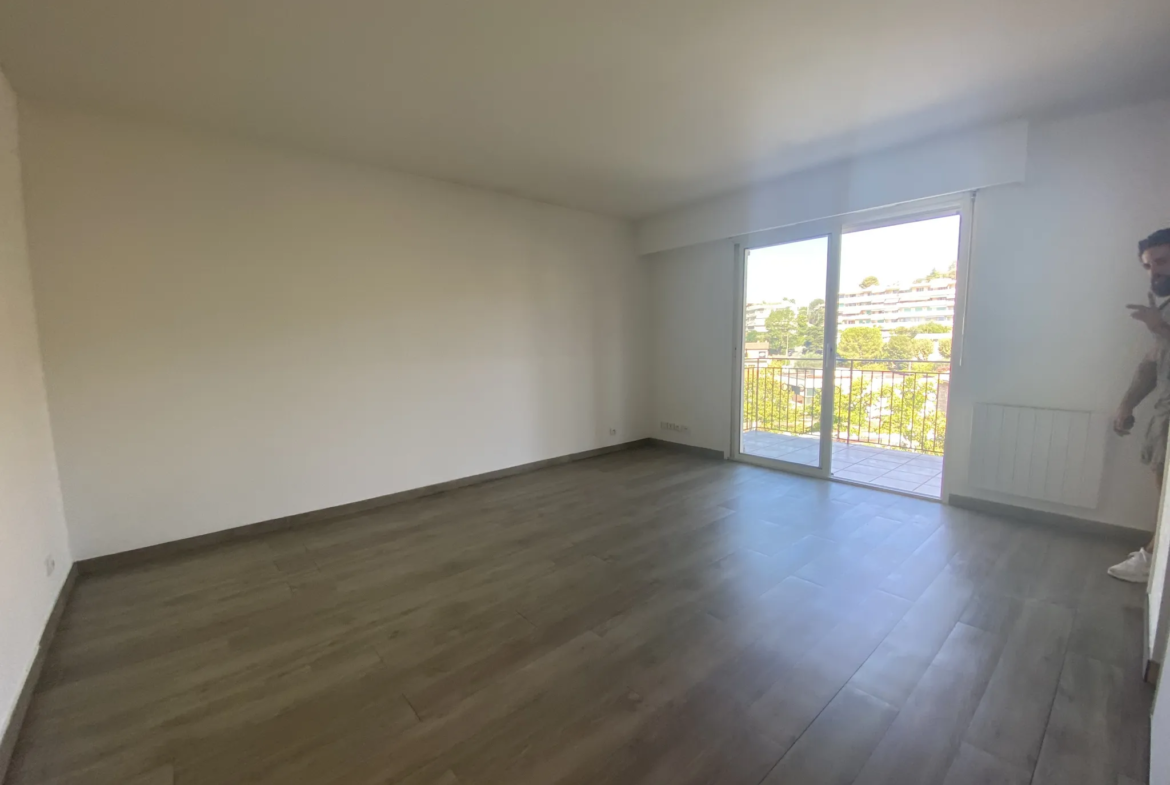 Studio à vendre à Le Cannet - 29,34 m² avec terrasse et parking 